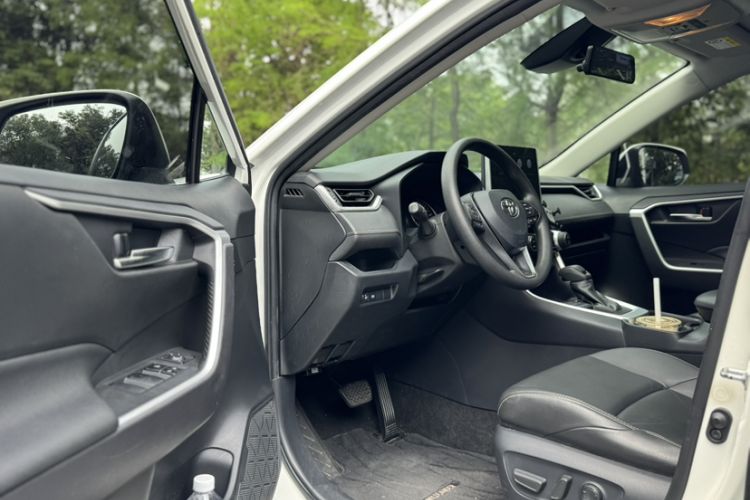 Used Toyota Wildlander 2020 2.0L CVT 4x4 Luxury Edition Interior 7