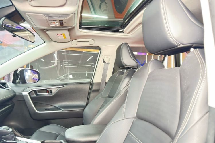 Used Toyota Wildlander 2020 2.0L CVT Two-Wheel Drive Luxury Edition Interior 9