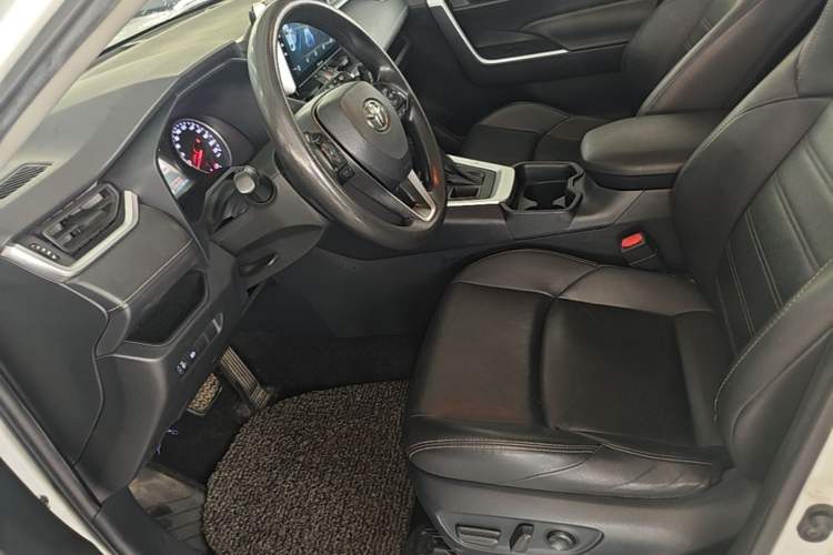 Used Toyota Wildlander 2020 2.0L CVT 4x4 Luxury Edition Left Front Seat
