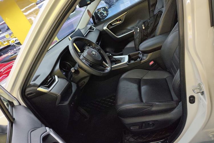 Used Toyota Wildlander 2020 2.0L CVT Two-Wheel Drive Prestige Edition Left Front Seat