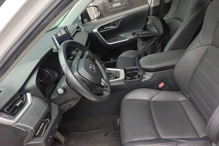 Used Toyota Wildlander 2020 2.0L CVT Two-Wheel Drive Prestige Edition Left Front Seat