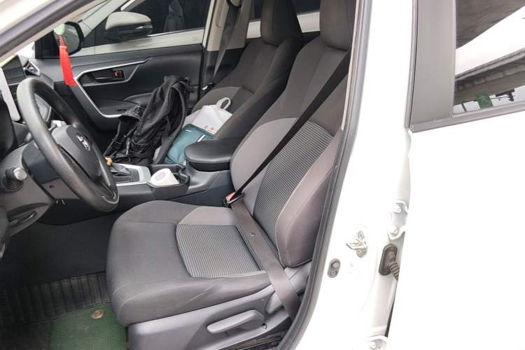 Used Toyota Wildlander 2020 2.0L CVT Two-Wheel Drive Leading Edition Left Front Seat
