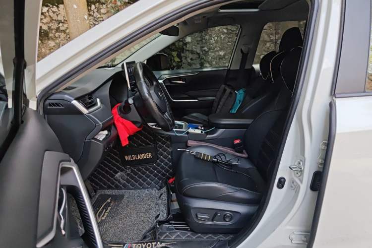 Used Toyota Wildlander 2020 Dual-Engine 2.5L E-CVT Two-Wheel Drive Luxury Edition Left Front Seat