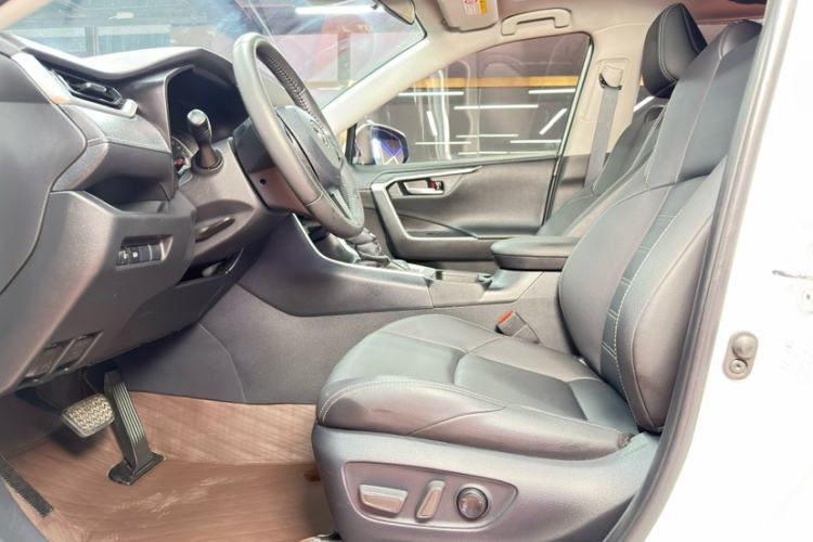 Used Toyota Wildlander 2020 2.0L CVT Two-Wheel Drive Luxury Edition Left Front Seat