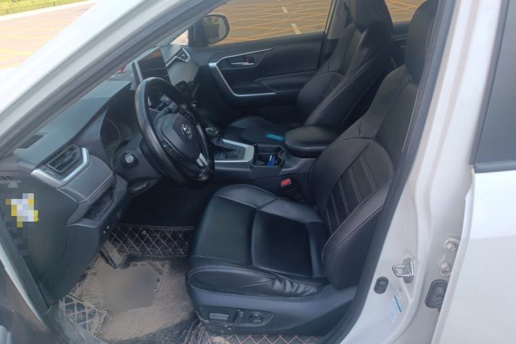 Used Toyota Wildlander 2020 2.0L CVT 4x4 Luxury Edition Left Front Seat