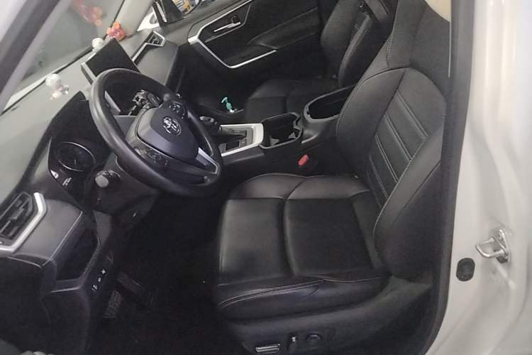 Used Toyota Wildlander 2020 Dual-Engine 2.5L E-CVT Two-Wheel Drive Luxury Edition Left Front Seat
