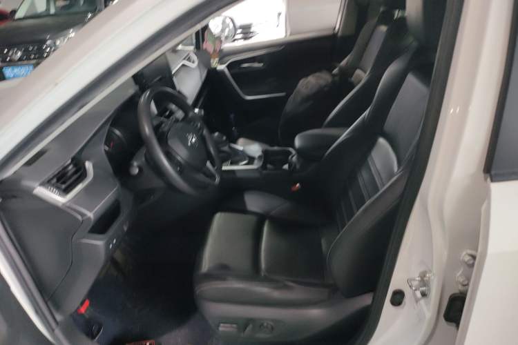 Used Toyota Wildlander 2020 2.0L CVT Two-Wheel Drive Luxury Edition Left Front Seat