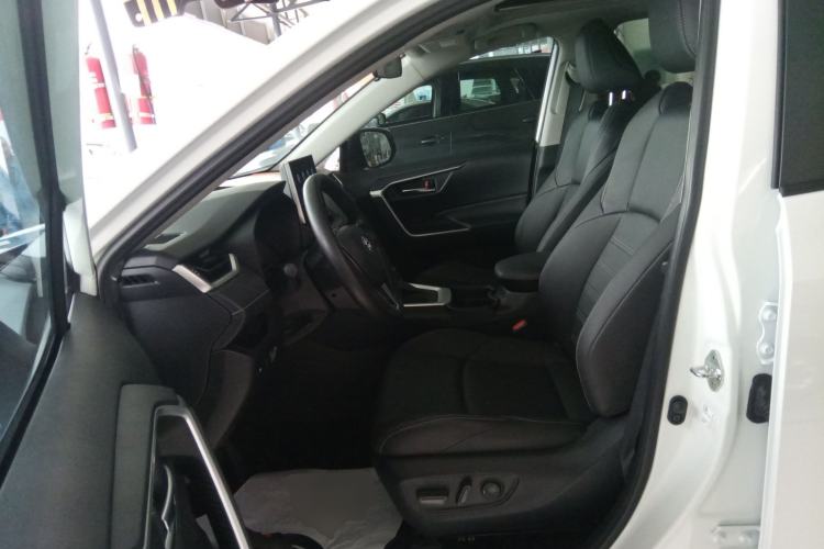 Used Toyota Wildlander 2020 2.0L CVT Two-Wheel Drive Luxury Edition Left Front Seat