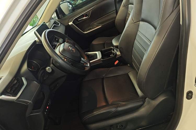 Used Toyota Wildlander 2020 2.0L CVT Two-Wheel Drive Luxury Edition Left Front Seat