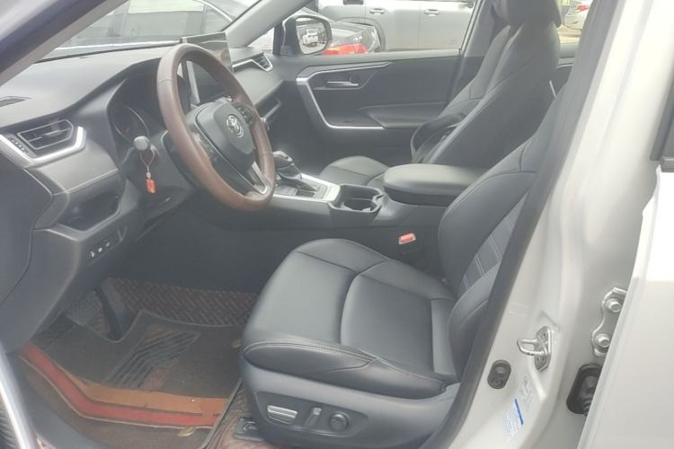 Used Toyota Wildlander 2020 2.0L CVT 4x4 Luxury Edition Left Front Seat