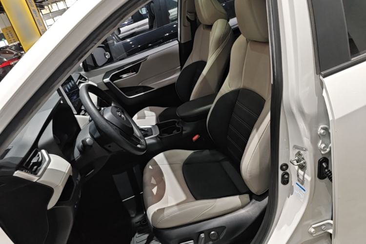 Used Toyota Wildlander 2020 2.0L CVT 4x4 Luxury Edition Left Front Seat