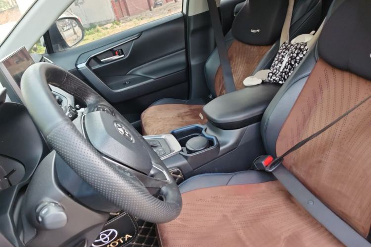 Used Toyota Wildlander 2020 2.0L CVT 4x4 Tech Edition Left Front Seat