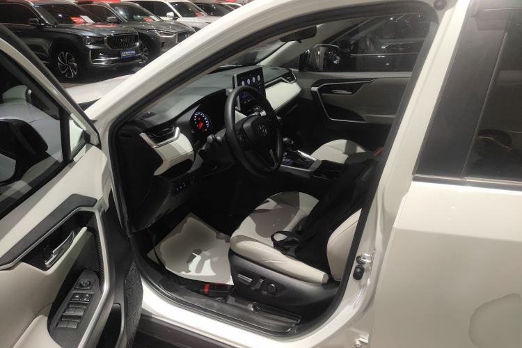 Used Toyota Wildlander 2020 2.0L CVT 4x4 Luxury Edition Left Front Seat