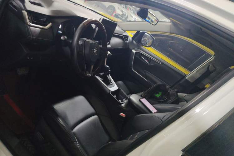 Used Toyota Wildlander 2020 2.0L CVT Two-Wheel Drive Luxury Edition Left Front Seat