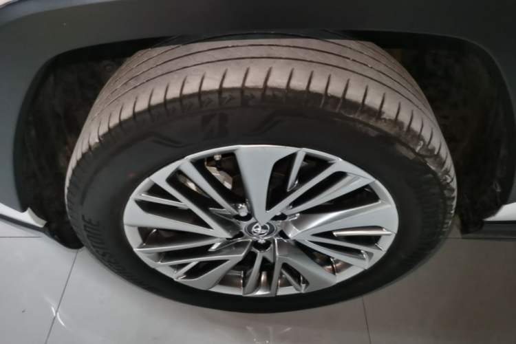 Used Toyota Wildlander 2020 2.0L CVT Four-Wheel Drive Premium Edition Left Front Wheel Hub