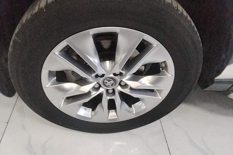 Used Toyota Wildlander 2020 Dual-Engine 2.5L E-CVT Two-Wheel Drive Luxury Edition Left Front Wheel Hub