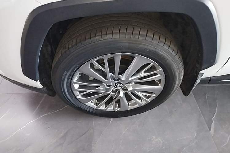 Used Toyota Wildlander 2020 2.0L CVT Four-Wheel Drive Premium Edition Left Front Wheel Hub