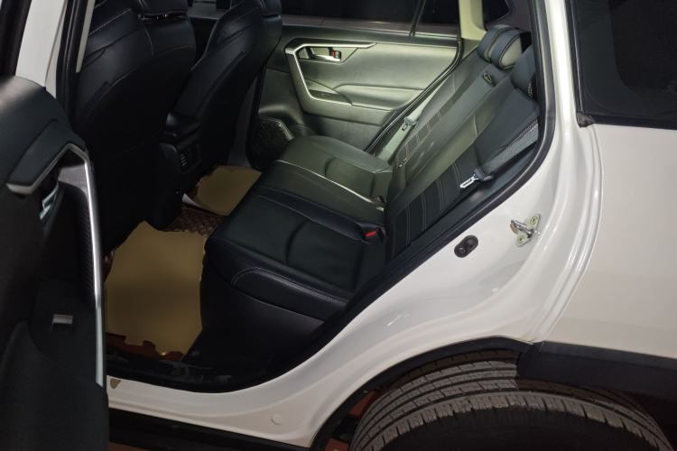 Used Toyota Wildlander 2020 Dual-Engine 2.5L E-CVT Two-Wheel Drive Luxury Edition Left Rear Seat