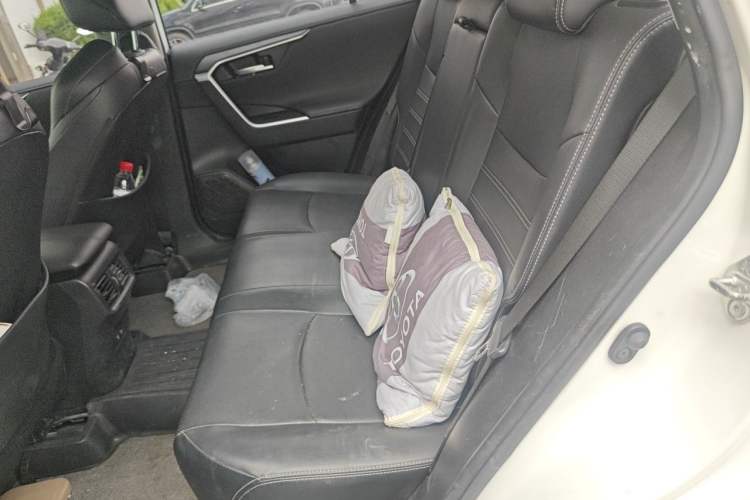 Used Toyota Wildlander 2020 2.0L CVT Two-Wheel Drive Prestige Edition Left Rear Seat