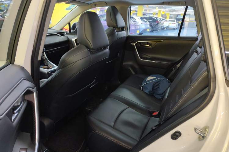 Used Toyota Wildlander 2020 2.0L CVT Two-Wheel Drive Prestige Edition Left Rear Seat