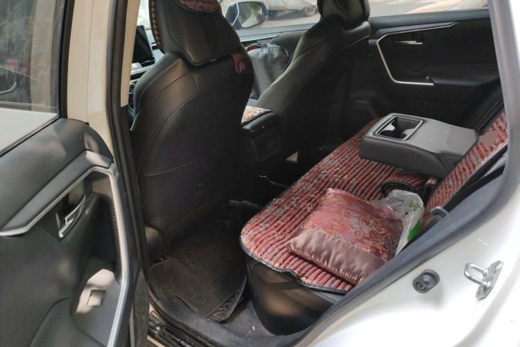 Used Toyota Wildlander 2020 Dual-Motor 2.5L E-CVT Four-Wheel Drive Luxury Edition Left Rear Seat