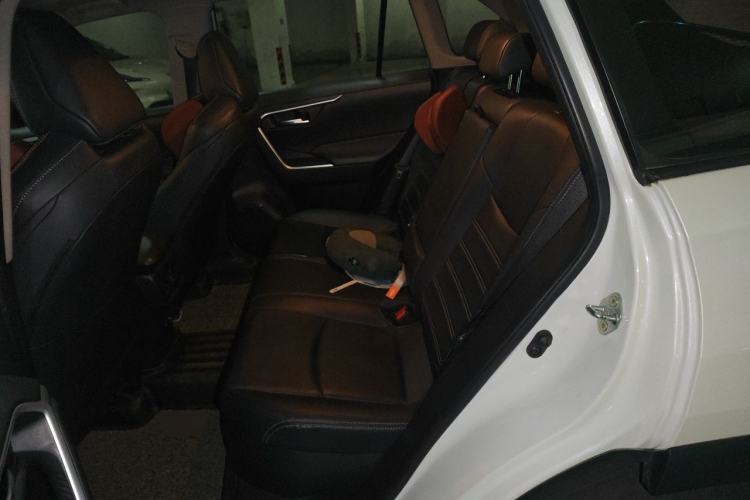 Used Toyota Wildlander 2020 Dual-Engine 2.5L E-CVT Two-Wheel Drive Luxury Edition Left Rear Seat