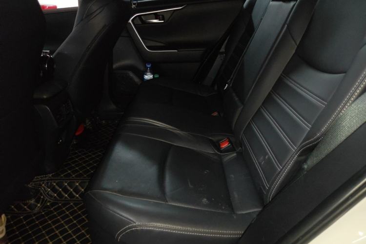 Used Toyota Wildlander 2020 Dual-Motor 2.5L E-CVT Four-Wheel Drive Luxury Edition Left Rear Seat