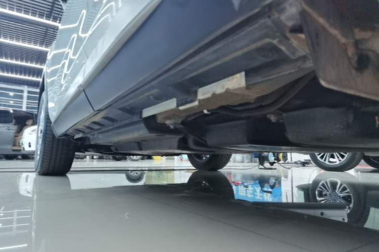 Used Toyota Wildlander 2020 Dual-Engine 2.5L E-CVT Two-Wheel Drive Luxury Edition Left Side Sill