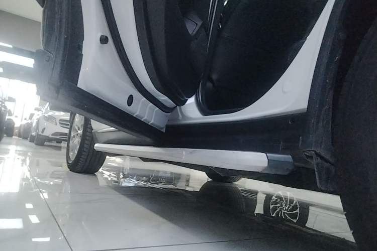 Used Toyota Wildlander 2020 Dual-Engine 2.5L E-CVT Two-Wheel Drive Luxury Edition Left Side Sill