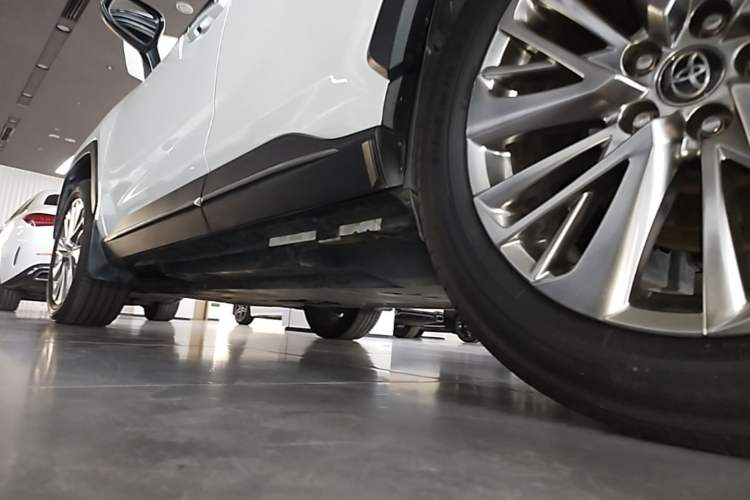 Used Toyota Wildlander 2020 2.0L CVT Four-Wheel Drive Premium Edition Left Side Sill