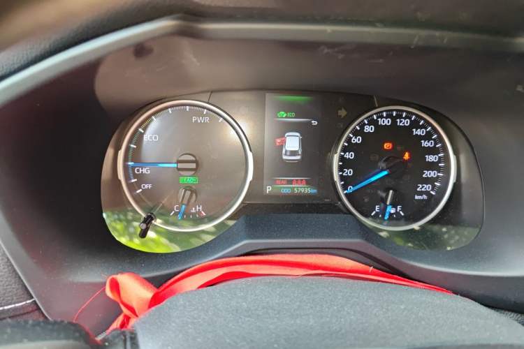 Used Toyota Wildlander 2020 Dual-Engine 2.5L E-CVT Two-Wheel Drive Luxury Edition Odometer Close Up