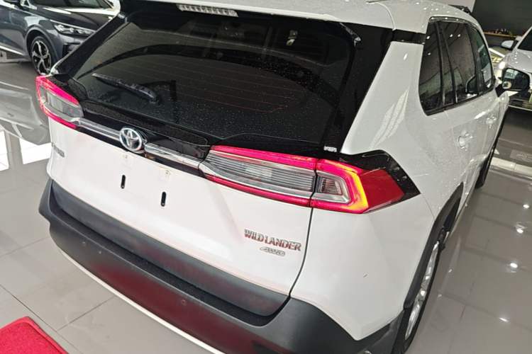 Used Toyota Wildlander 2020 2.0L CVT 4x4 Luxury Edition Rear Right 45 Deg