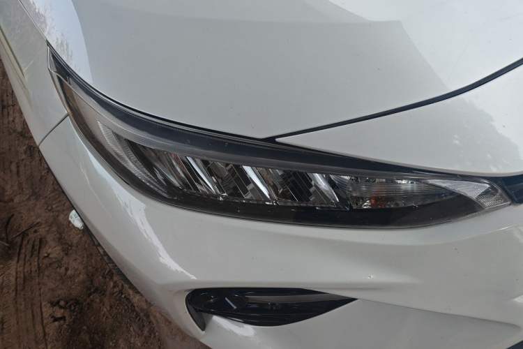 Used Toyota Wildlander 2020 Dual-Engine 2.5L E-CVT Two-Wheel Drive Luxury Edition Right Front Headlight