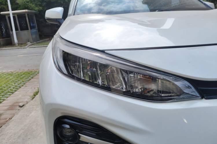Used Toyota Wildlander 2020 2.0L CVT Two-Wheel Drive Luxury Edition Right Front Headlight