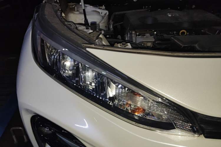 Used Toyota Wildlander 2020 2.0L CVT Two-Wheel Drive Luxury Edition Right Front Headlight