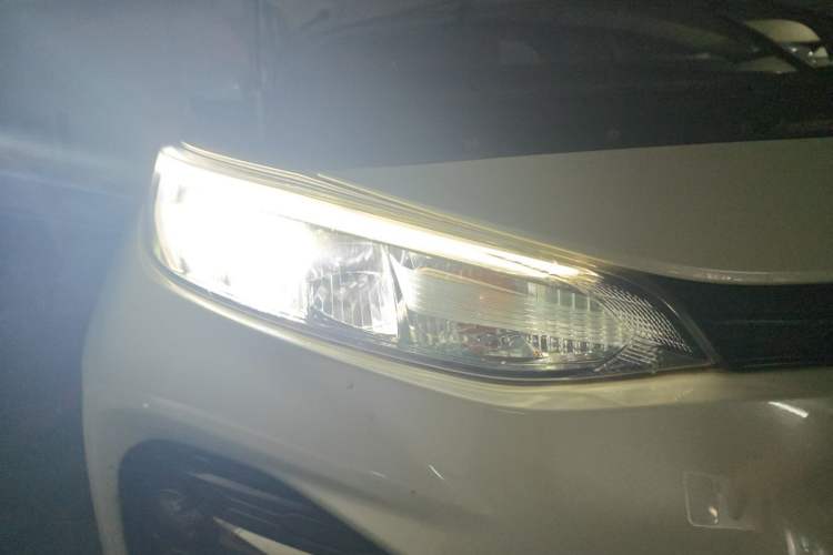 Used Toyota Wildlander 2020 Dual-Engine 2.5L E-CVT Two-Wheel Drive Luxury Edition Right Front Headlight