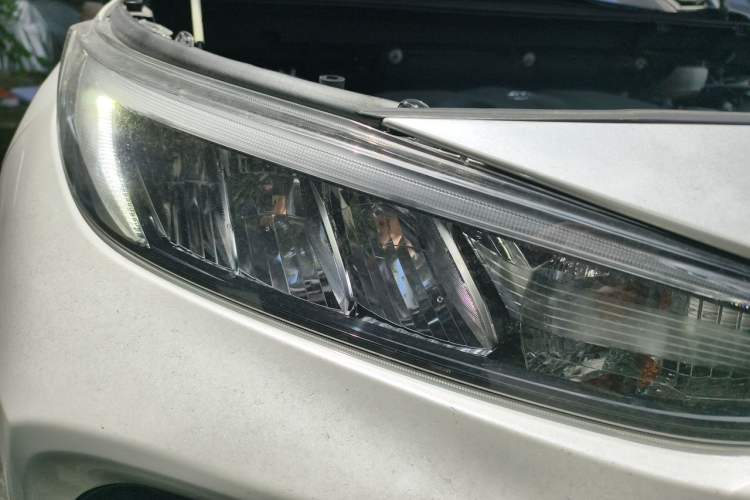 Used Toyota Wildlander 2020 2.0L CVT Two-Wheel Drive Luxury Edition Right Front Headlight