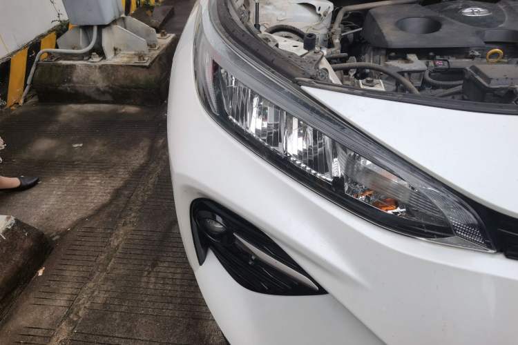 Used Toyota Wildlander 2020 2.0L CVT Two-Wheel Drive Luxury Edition Right Front Headlight