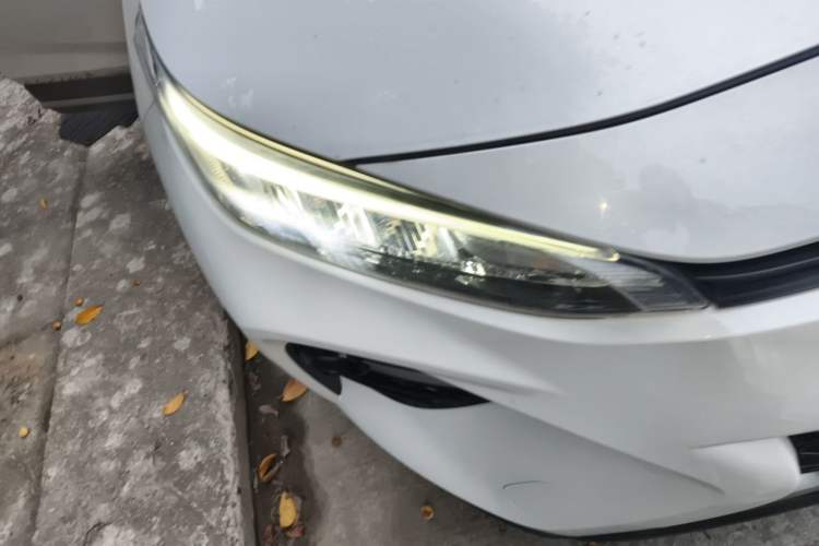 Used Toyota Wildlander 2020 2.0L CVT Two-Wheel Drive Luxury Edition Right Front Headlight