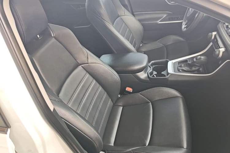 Used Toyota Wildlander 2020 2.0L CVT Two-Wheel Drive Luxury Edition Right Front Seat