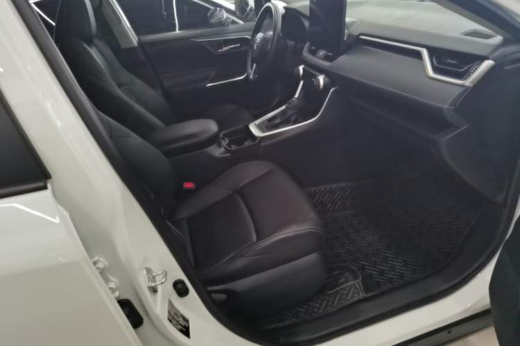 Used Toyota Wildlander 2020 Dual-Engine 2.5L E-CVT Two-Wheel Drive Luxury Edition Right Front Seat