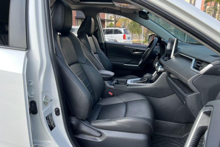 Used Toyota Wildlander 2020 Dual-Engine 2.5L E-CVT Two-Wheel Drive Luxury Edition Right Front Seat