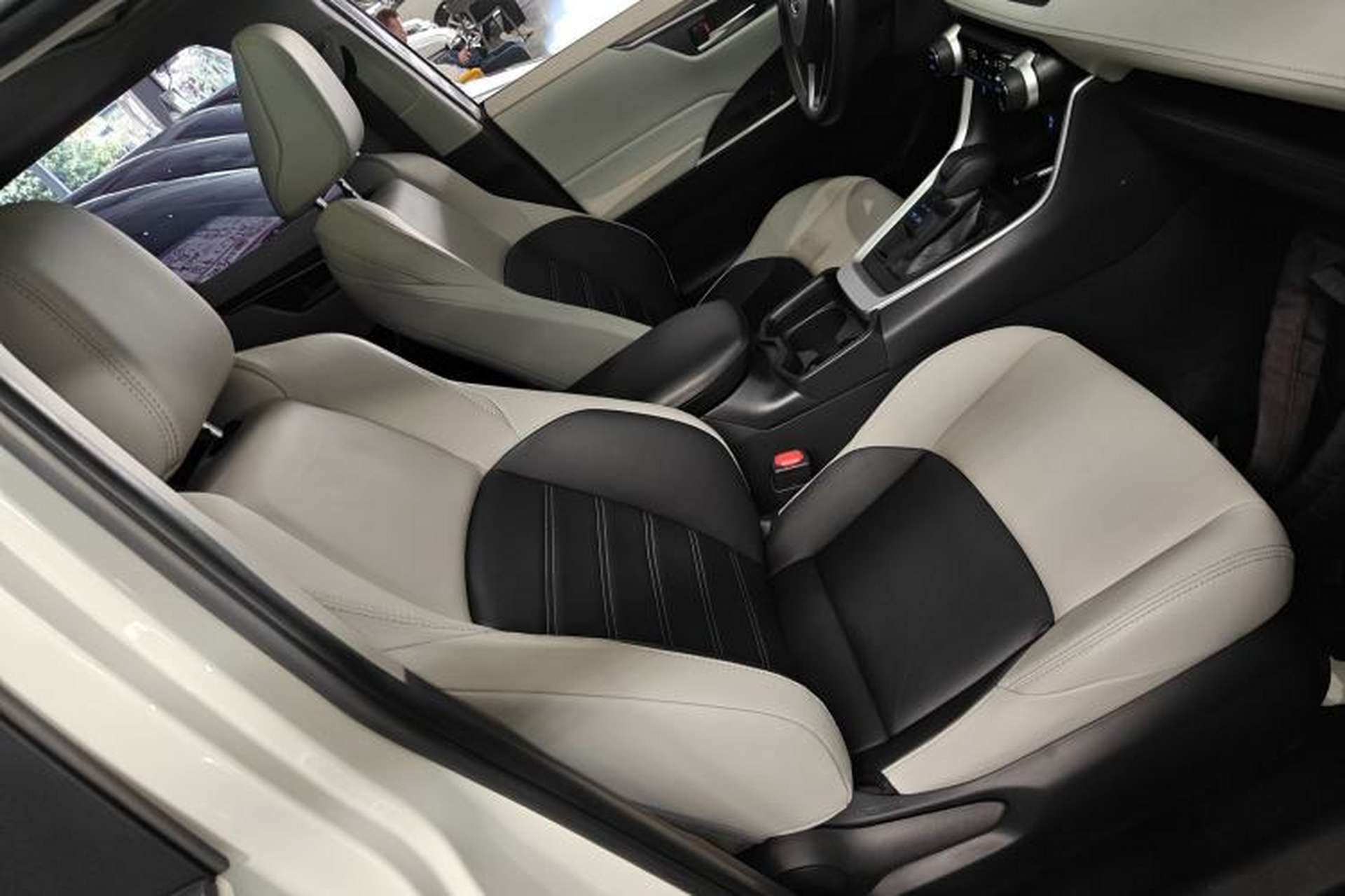 Used Toyota Wildlander 2020 2.0L CVT 4x4 Luxury Edition Right Front Seat