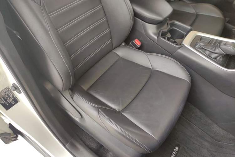 Used Toyota Wildlander 2020 2.0L CVT 4x4 Luxury Edition Right Front Seat