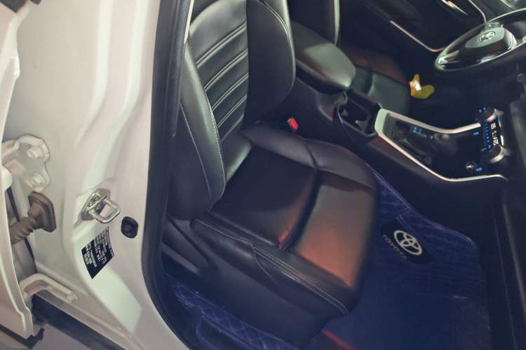 Used Toyota Wildlander 2020 2.0L CVT 4x4 Luxury Edition Right Front Seat