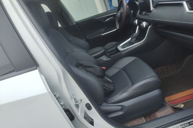 Used Toyota Wildlander 2020 2.0L CVT 4x4 Luxury Edition Right Front Seat