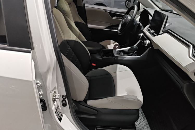 Used Toyota Wildlander 2020 2.0L CVT 4x4 Luxury Edition Right Front Seat