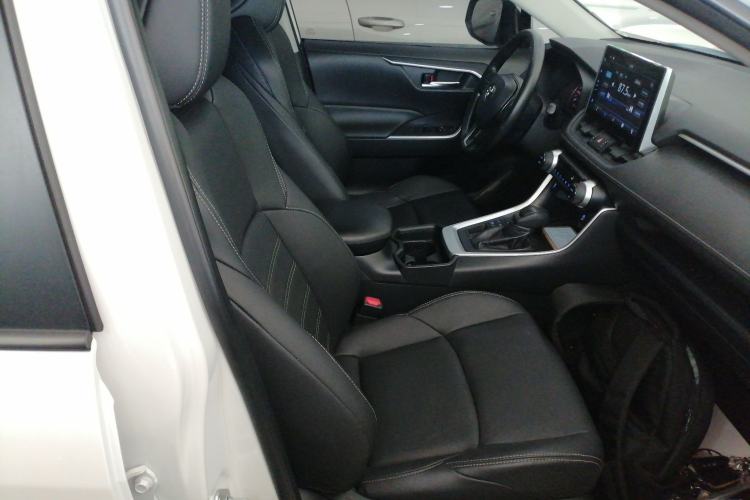Used Toyota Wildlander 2020 2.0L CVT 4x4 Luxury Edition Right Front Seat