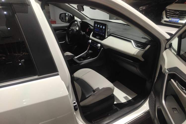 Used Toyota Wildlander 2020 2.0L CVT 4x4 Luxury Edition Right Front Seat