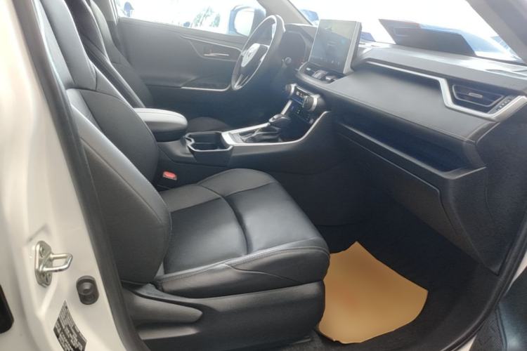 Used Toyota Wildlander 2020 2.0L CVT Two-Wheel Drive Prestige Edition Right Front Seat
